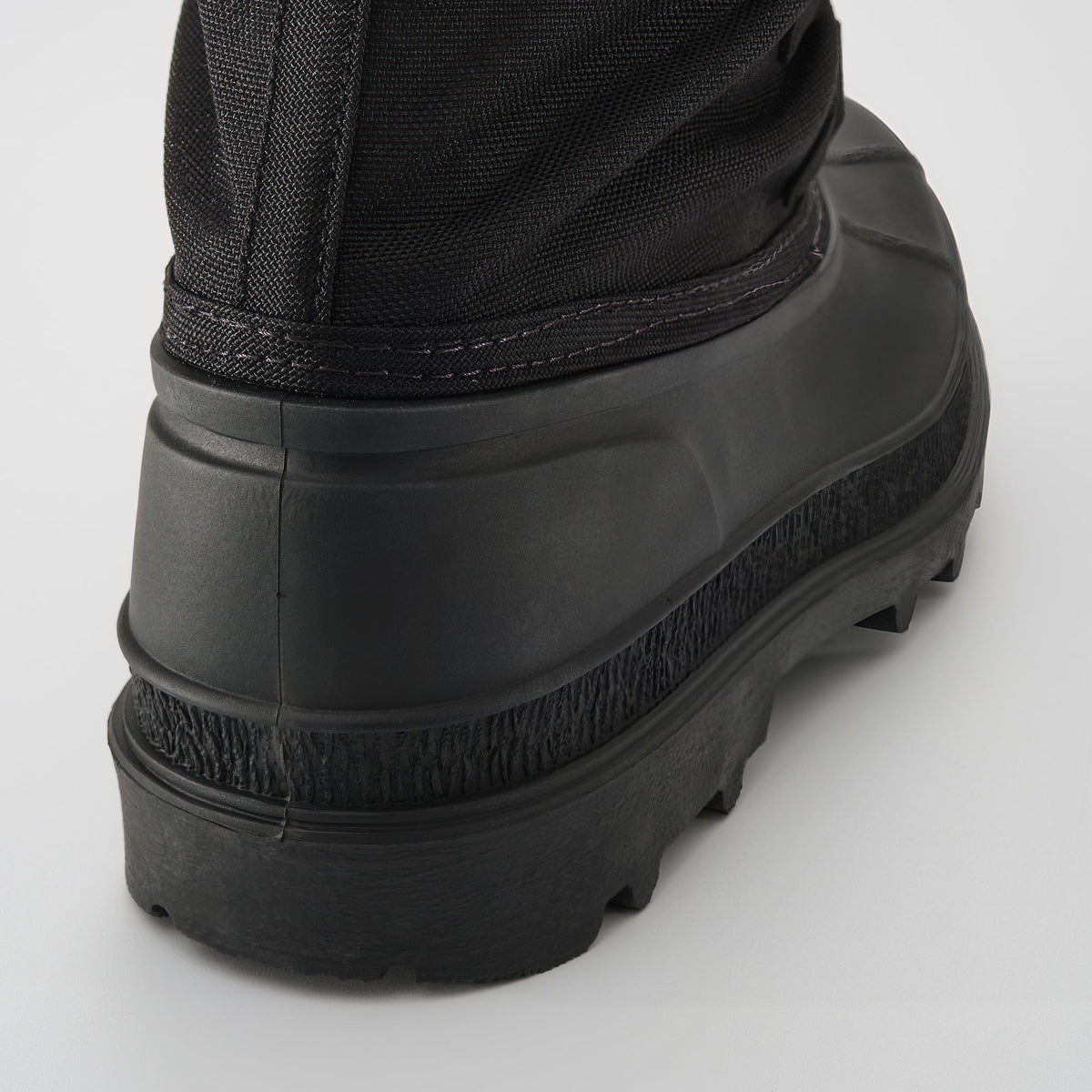 Black : Canuck Men's Winter Boots - Three-Quarter Back View