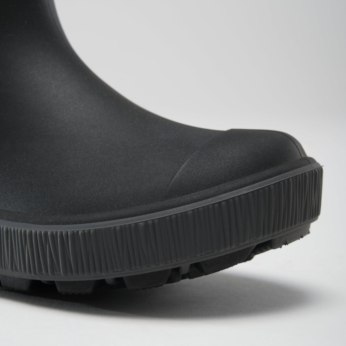 Black-Charcoal : Riptide Kids' Rain Boots - Side View Close-up
