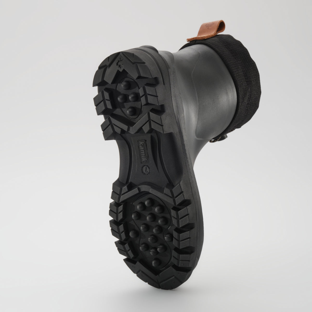 Black : Tundra Mid Men's Winter Boots - Outsole View