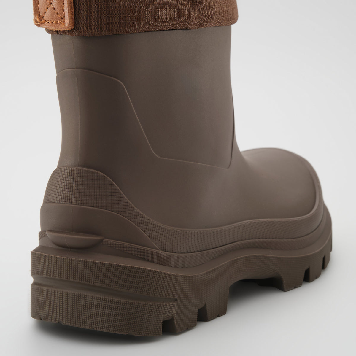 Brown : Tundra Mid Women's Winter Boots - Zoom-in Back View